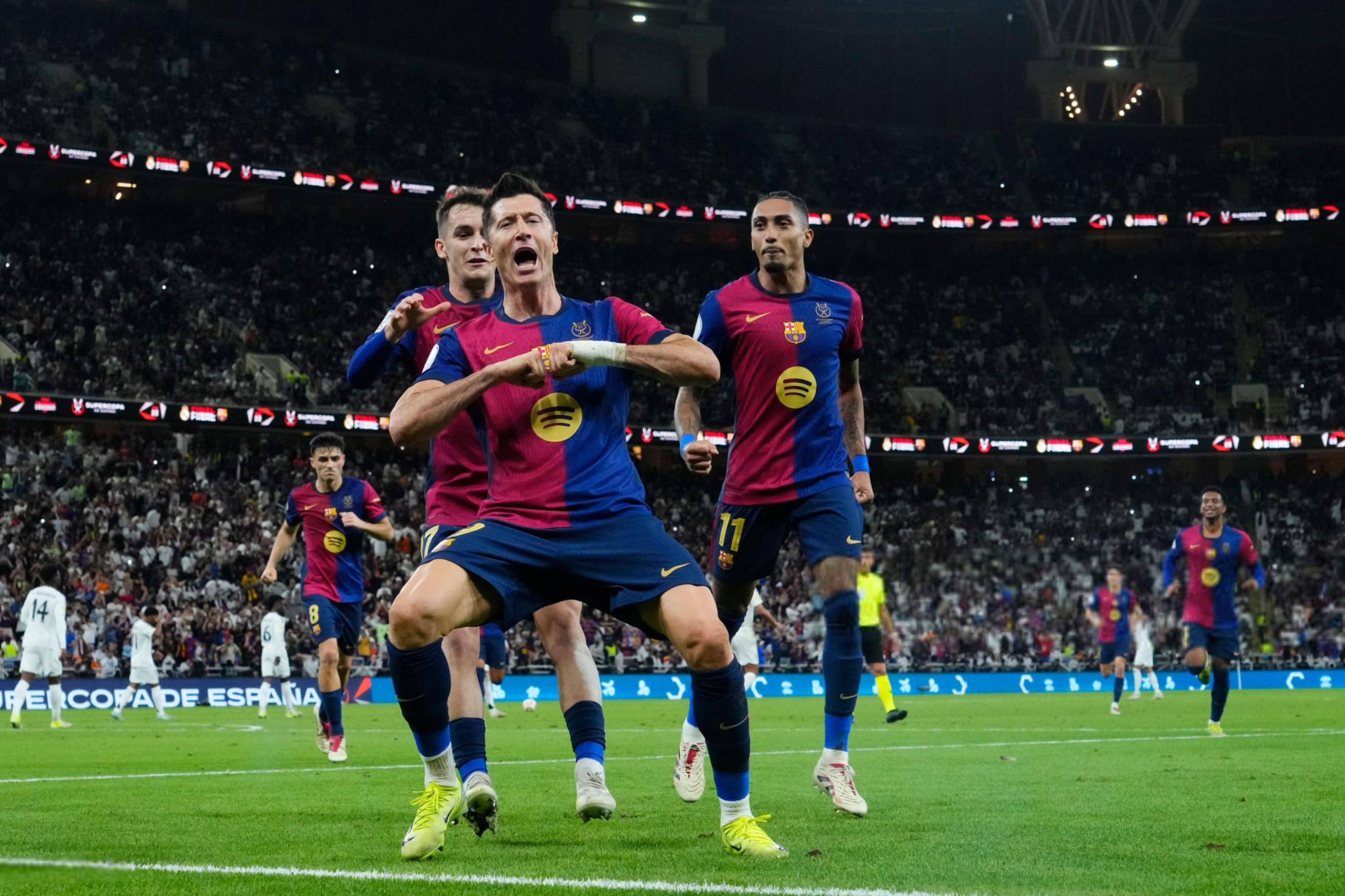 巴萨中场控球，压制对手获胜