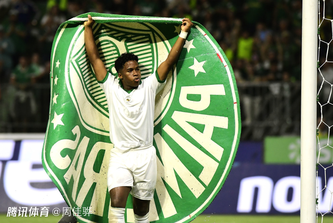 帕尔梅拉斯主场气氛火爆,球迷助威成强大后盾 帕尔梅拉斯主场气氛火爆,球迷助威成强大后盾