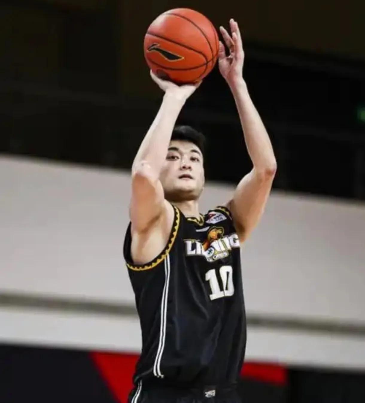 星空体育app-赢球秘诀揭晓，队员运筹帷幄，智谋胜利的简单介绍