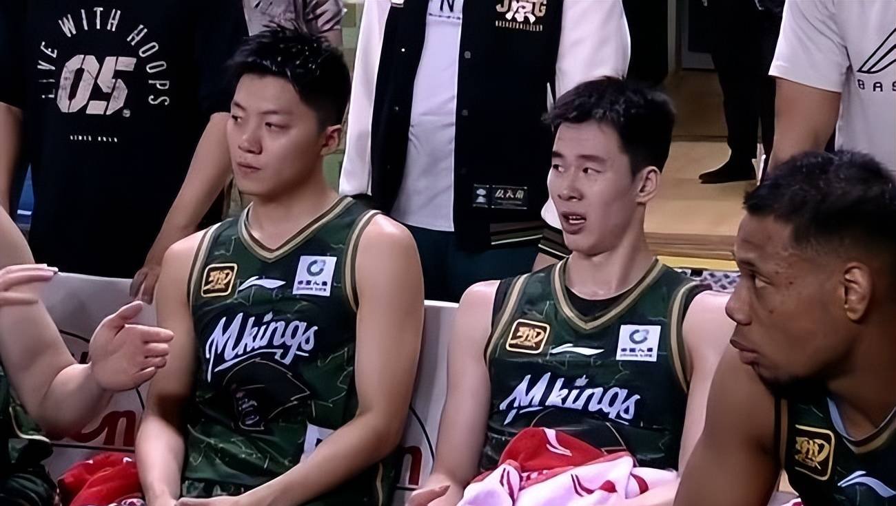 包含阿雅克肖逆转对手,取得关键胜利的词条 包含阿雅克肖逆转对手,取得关键胜利的词条