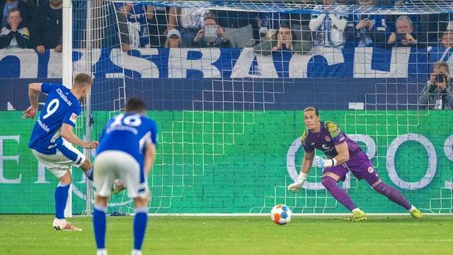 星空体育课程-沙尔克客场告负，连败之势难以遏制的简单介绍