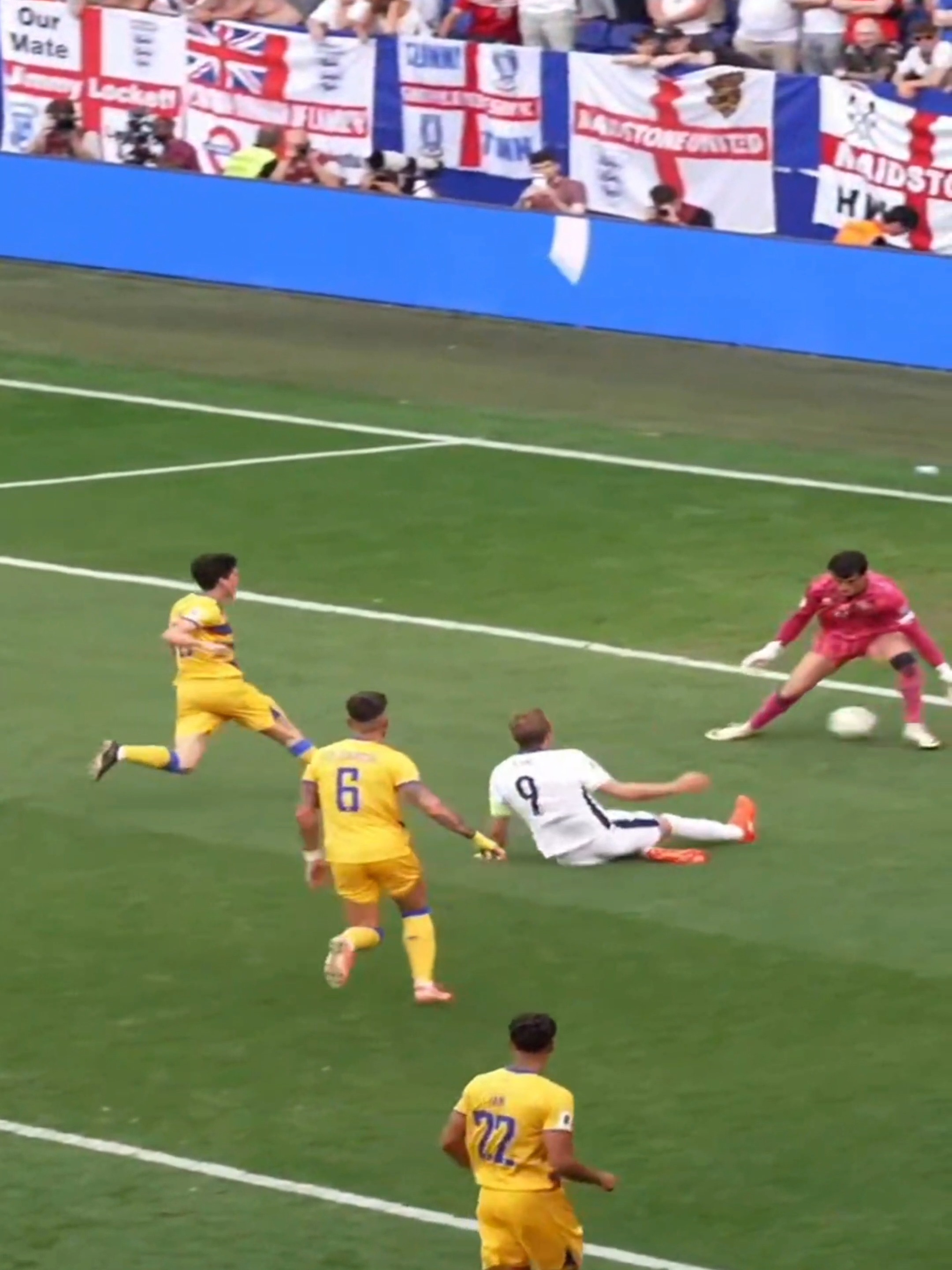 中超球员技术高超,精彩进球频频上演! 中超球员技术高超,精彩进球频频上演!