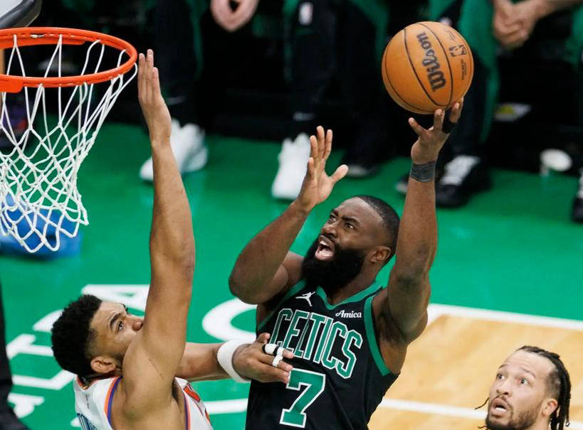 关于尼克斯大胜凯尔特人,兰多夫砍下二十七分的信息 关于尼克斯大胜凯尔特人,兰多夫砍下二十七分的信息