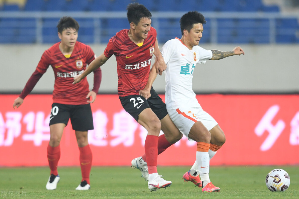 河北队力保不败,赛场上表现耀眼夺冠! 河北队力保不败,赛场上表现耀眼夺冠!