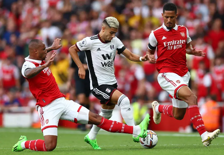 星空体育在线登录-利兹联主帅鼓励球员，冲刺英超排名