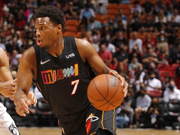 关于热火逆转独行侠，成功保住榜首位置的信息