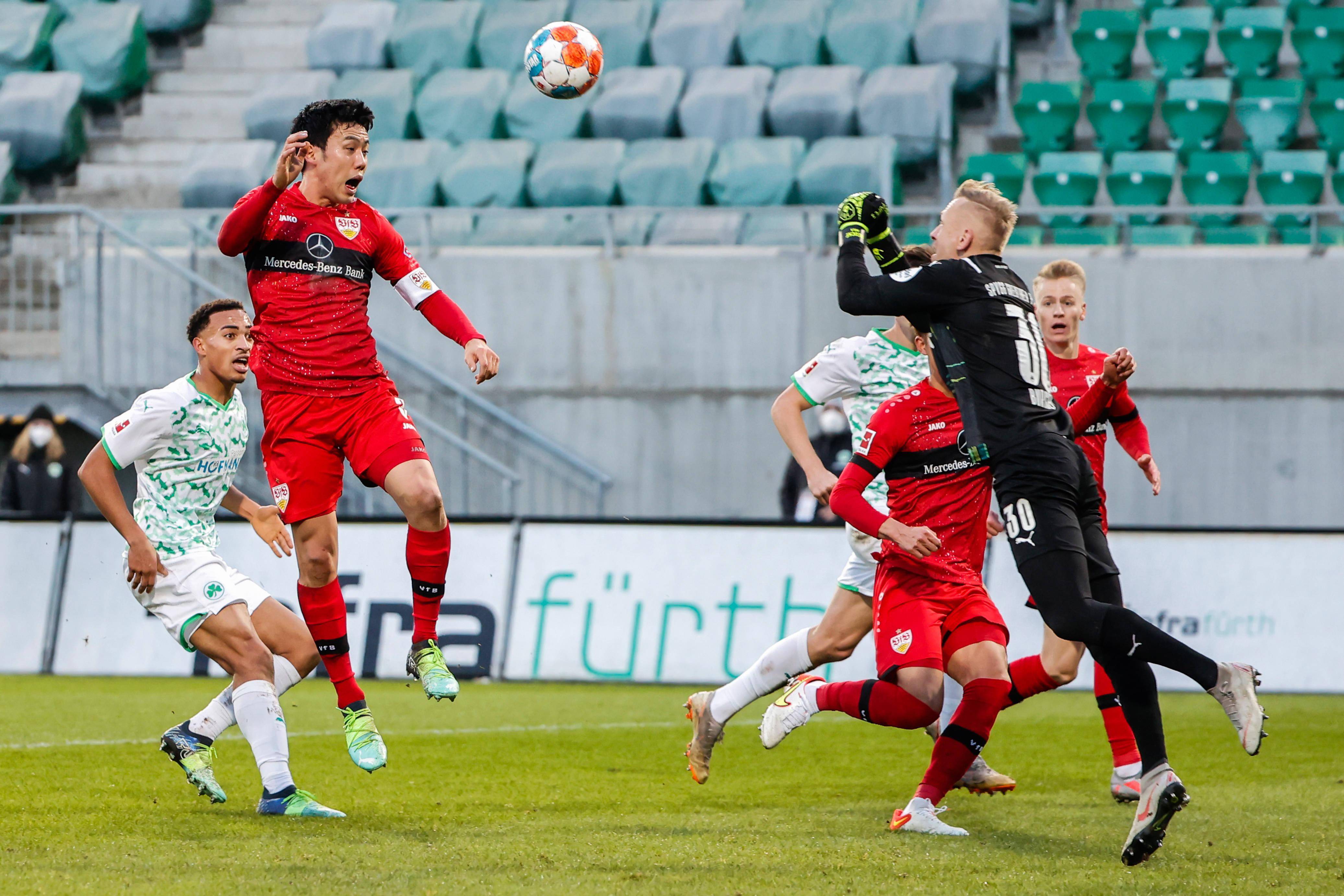 包含弗赖堡中场频频传球,展现组织能力的词条 包含弗赖堡中场频频传球,展现组织能力的词条