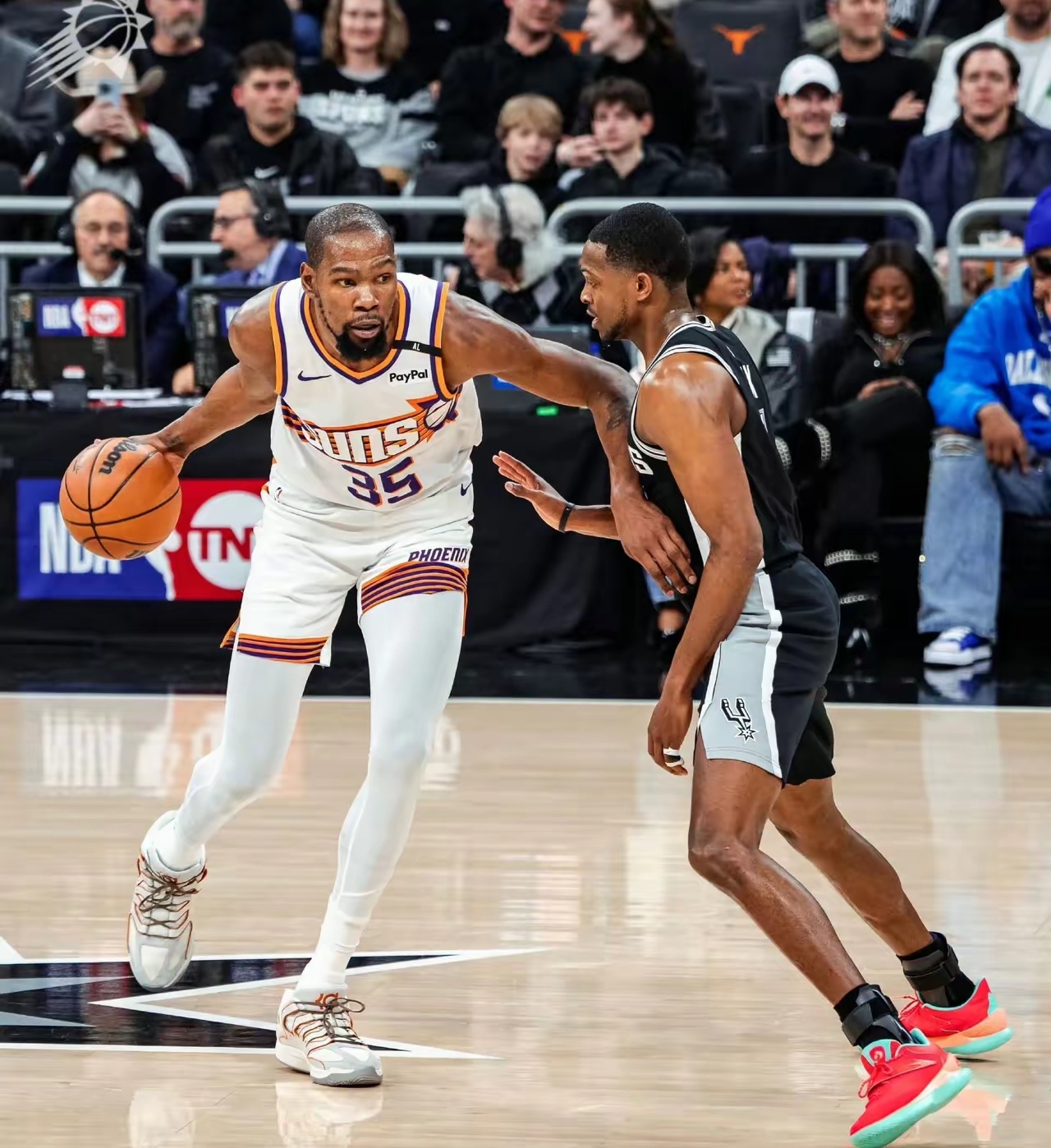 星空体育课程-马刺逆转太阳，德罗赞28分关键出手