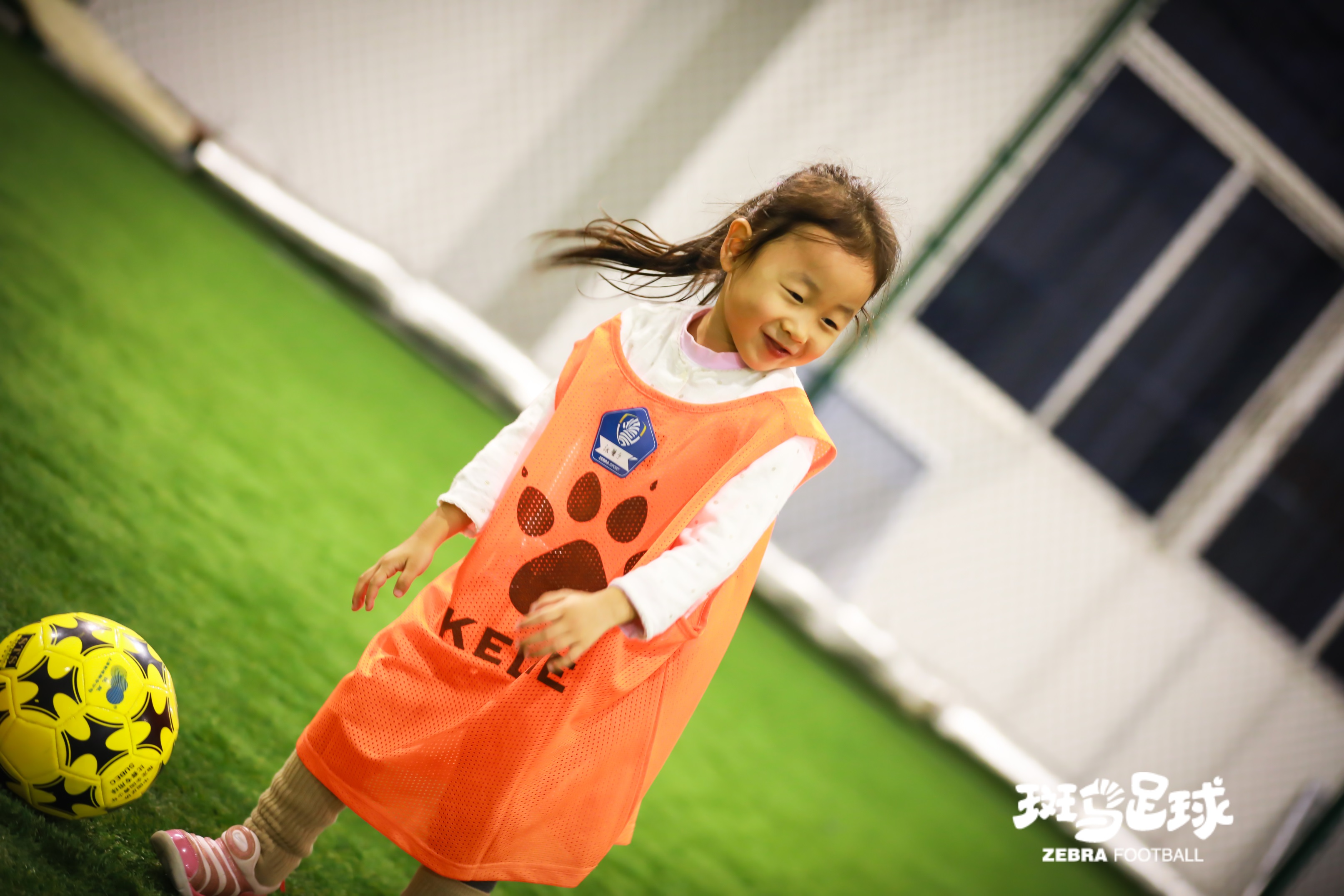 星空体育在线登录-彩虹队伍姑娘们走进绿茵场！