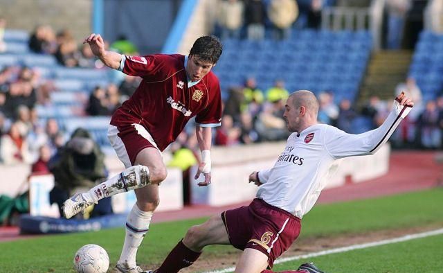 包含水晶宫客场大捷，挺进积分榜前十的词条